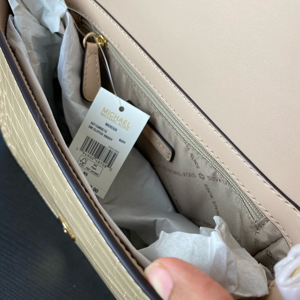 Michael Kors Mercer small cluth crossbody - Picture 5 of 9